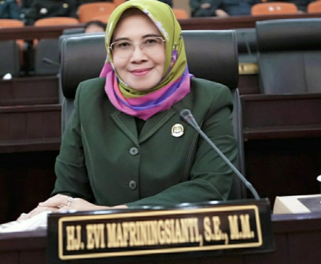 Sosialisasikan Soal Kabel Udara, Evi Mafriningsianti Ajak Warga Awasi Pengembang
