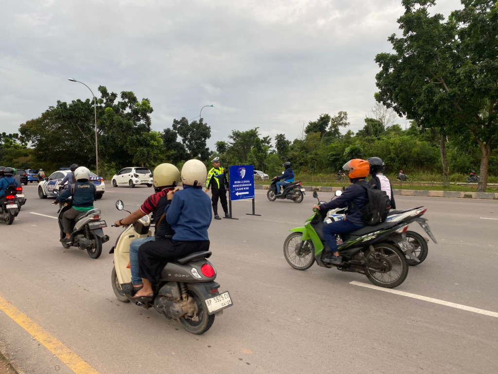 Tekan Angka Kecelakaan, Satlantas Polresta Barelang Lakukan Kanalisasi di Jalan Jenderal Sudirman