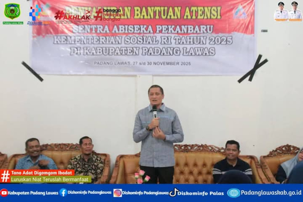 Wakil Bupati Palas Menyerahkan Bantuan Atensi Dari Kemensos.