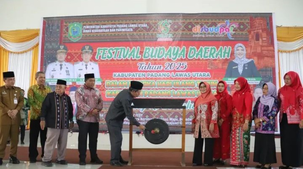 Wakil Bupati Paluta Membuka Festival Budaya Seni Daerah.