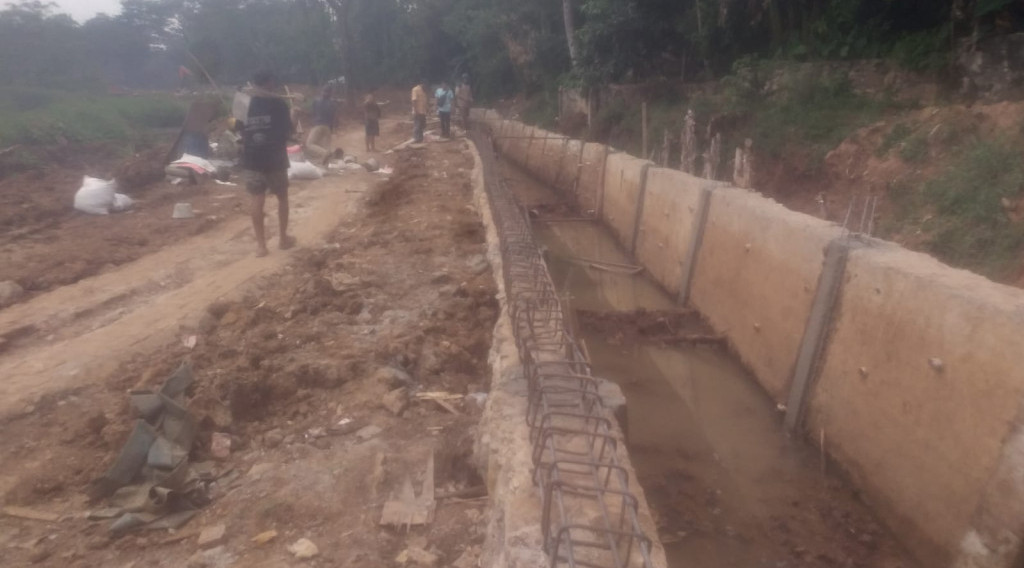 Waktu Pelaksanaan Proyek Turap Swadaya III Sudah Lewat, Pekerjaan Masih Amburadul: Kasudin SDA Jadi Beking?