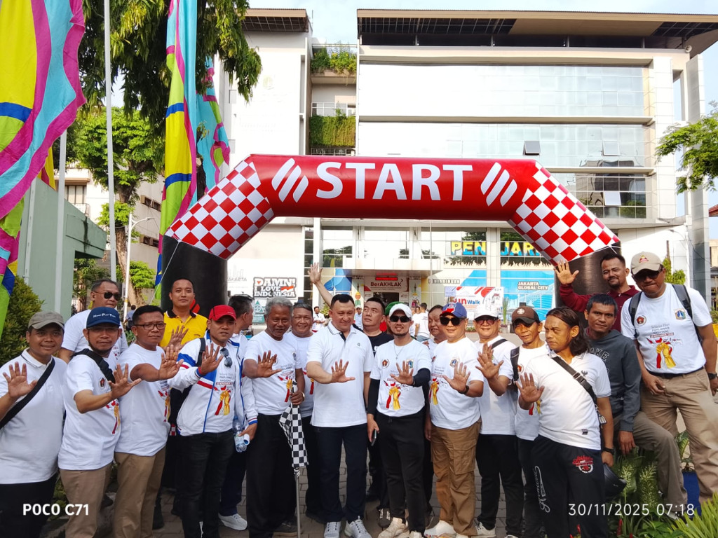 Wali Kota Hendra Hidayat Lepas 650 Peserta Fun Walk Peringatan Hari Pahlawan 2025