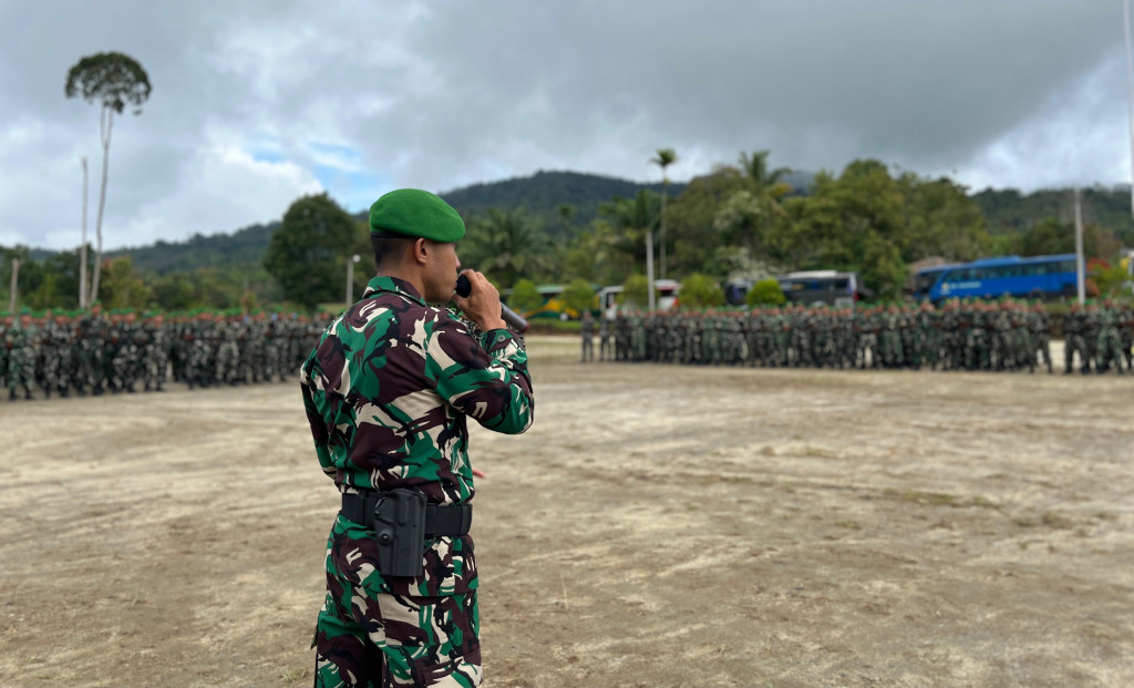 Warga Pakpak Bharat Sambut Hangat Kehadiran Prajurit Batalyon Infanteri Teritorial Pembangunan 906/Slg