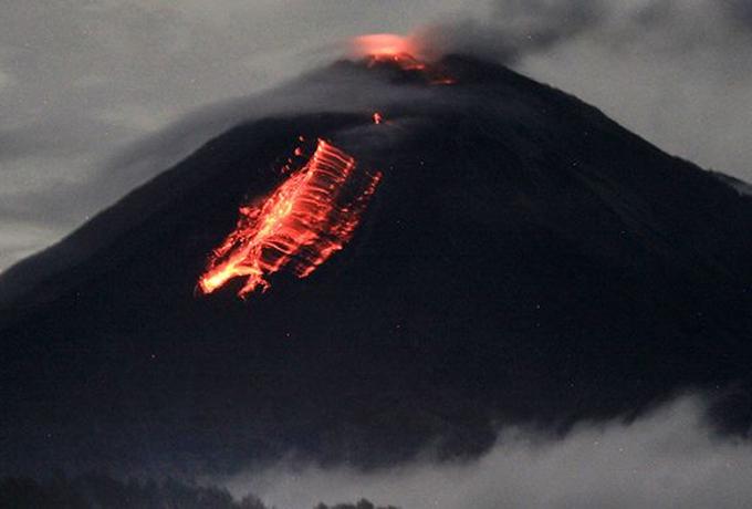 Detik-detik Gunung Semeru Meletus - Wahana News