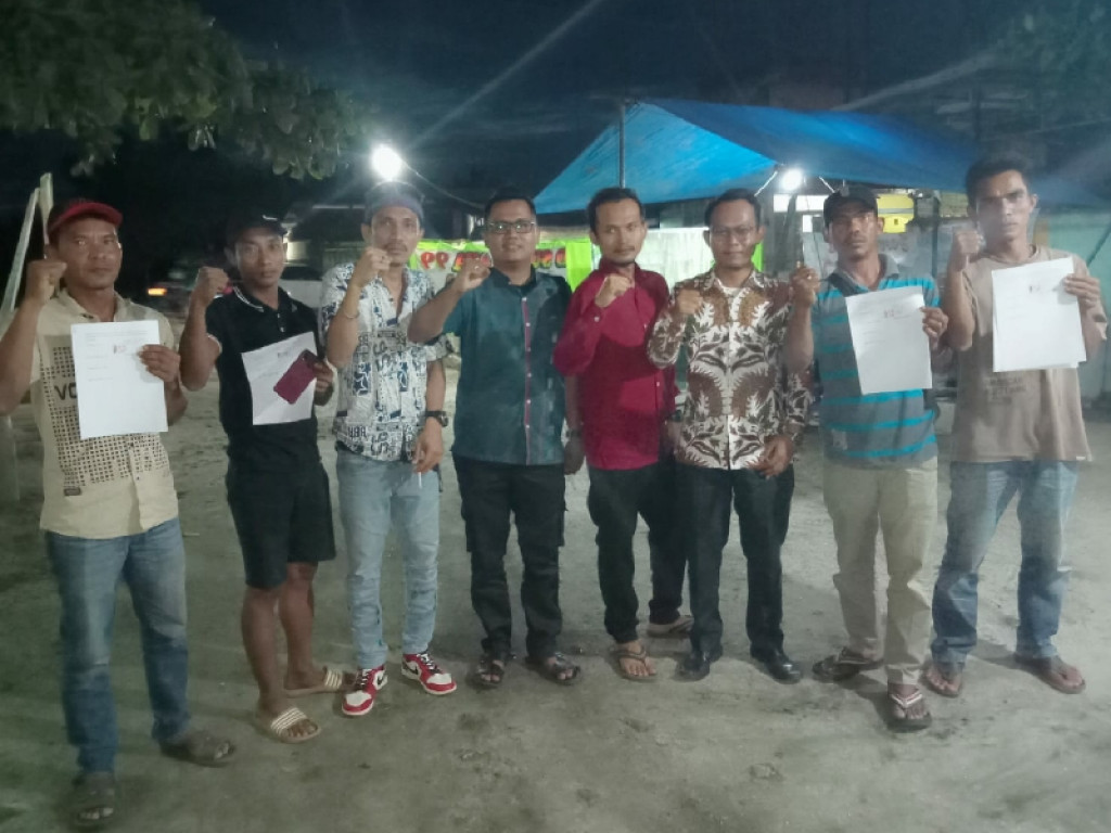 Empat Karyawan PTPN IV Unit Gunung Bayu Serahkan SK ke Law Firm DNB & Associates