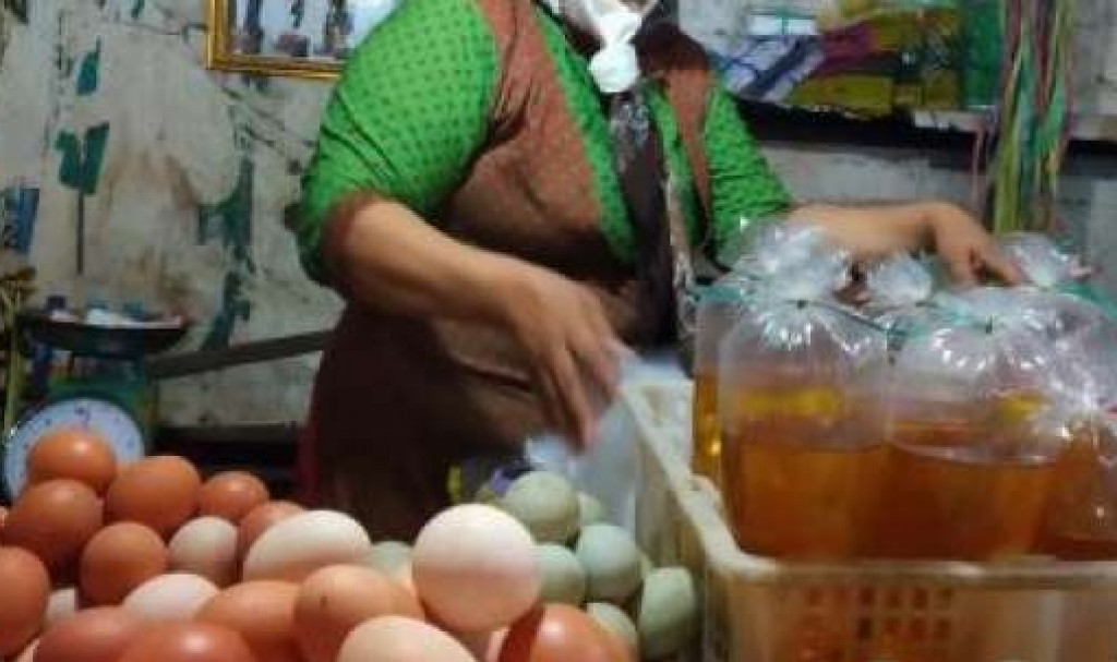 Harga Telur dan Minyak Goreng Masih Mahal di Pasaran
