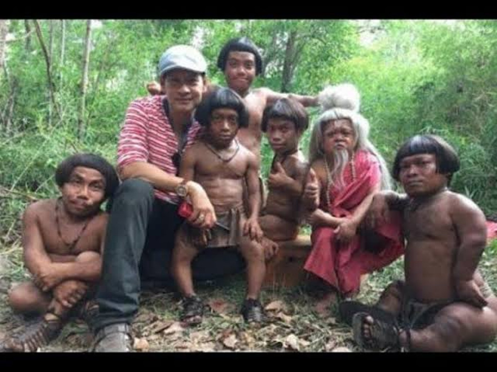 Mengenal Suku Oni Kelompok Manusia Kerdil yang Tinggal di Hutan Terisolir Indonesia