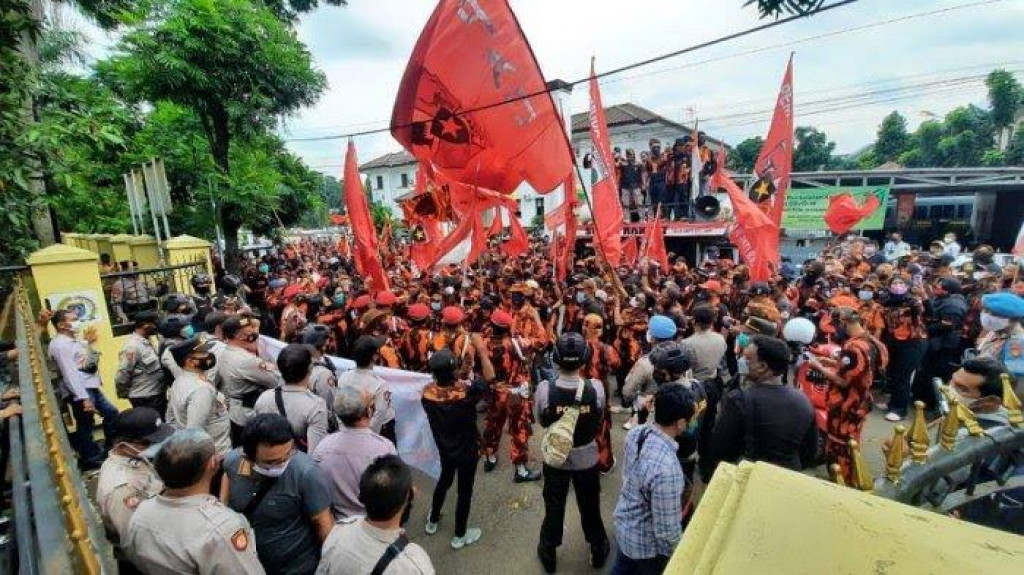 Ormas Pemuda Pancasila Tuntut Pemecatan Junimart di Gedung DPRD Depok