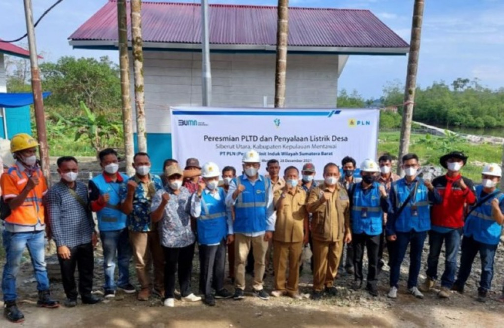 PLN Sumbar Nyalakan Listrik di 2 Desa Kecamatan Siberut Utara