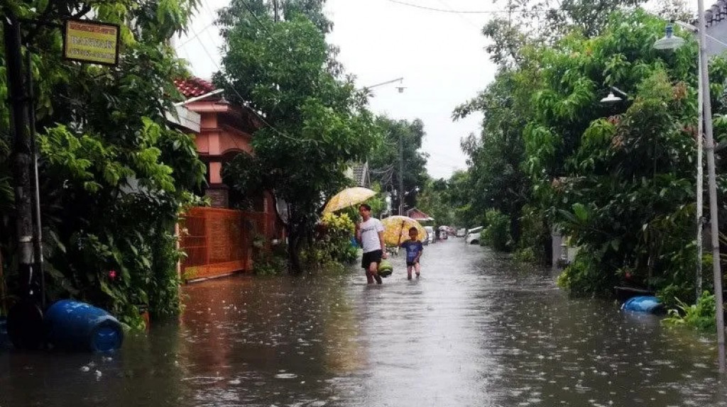 Akibat Guyuran Hujan Deras Banjir Kepung Kota Semarang