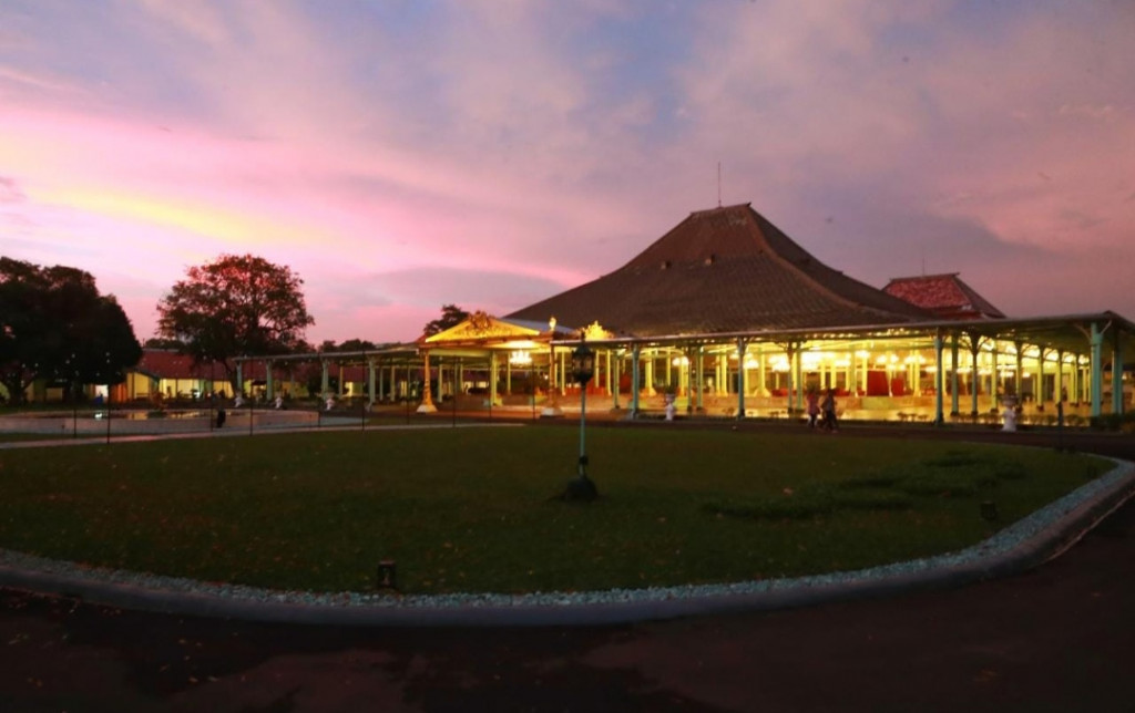Istana Pura Mangkunegaran Jadi Cagar Budaya Pertama Gunakan Listrik EBT melalui REC PLN