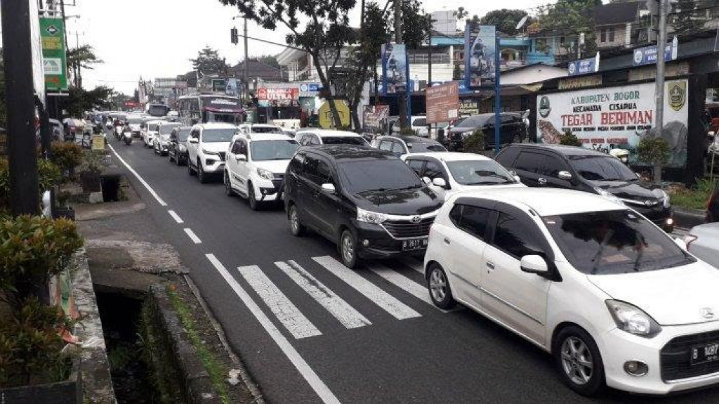 One Way Arah Jakarta di Jalan Raya Puncak Bogor, Wilayah Cisarua jadi Jalur Terpadat
