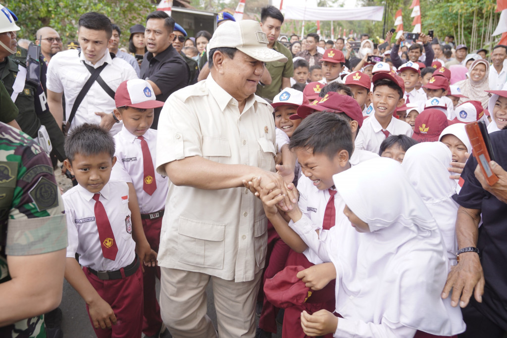 Prabowo-Gibran: Makan Siang Gratis Untuk Anak Sekolah, Janji Penuh ...