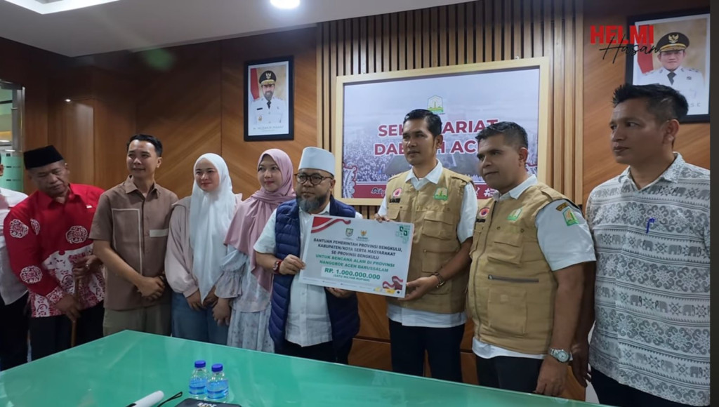 Gubernur Bengkulu Serahkan Bantuan Lebih dari Rp1 Miliar untuk Korban Banjir Bandang Aceh