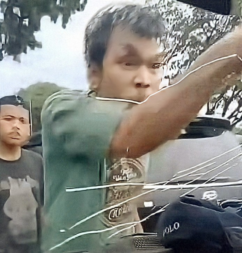 Cekcok Dua Pengendara Mobil, Pemilik Avanza Serang Lawan Secara Brutal