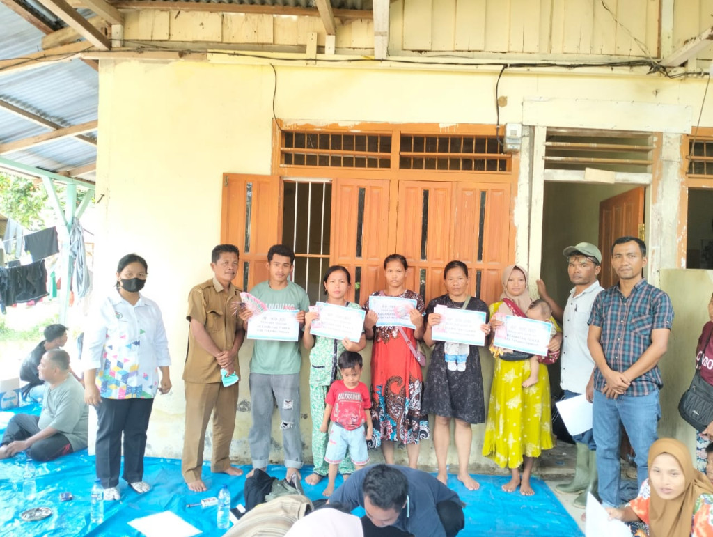 18 KPM Desa Aek Bottar Terima BLT DD Langsung 6 Bulan, Semangat Warga Bencana Terbangun