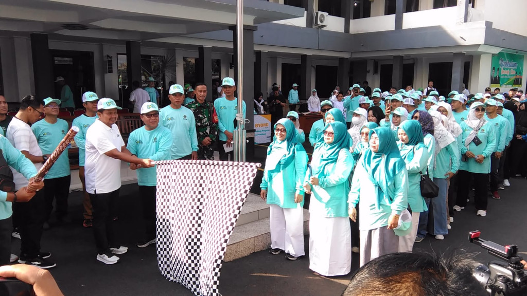 5.728 Peserta Meriahkan Gerak Jalan Santai Harmoni HAB ke-80 Kemenag Sumedang