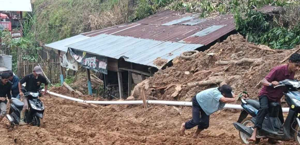 Akses Lalu Lintas di Dua Lokasi Talamau Pasaman Barat Sudah Bisa Dilalui