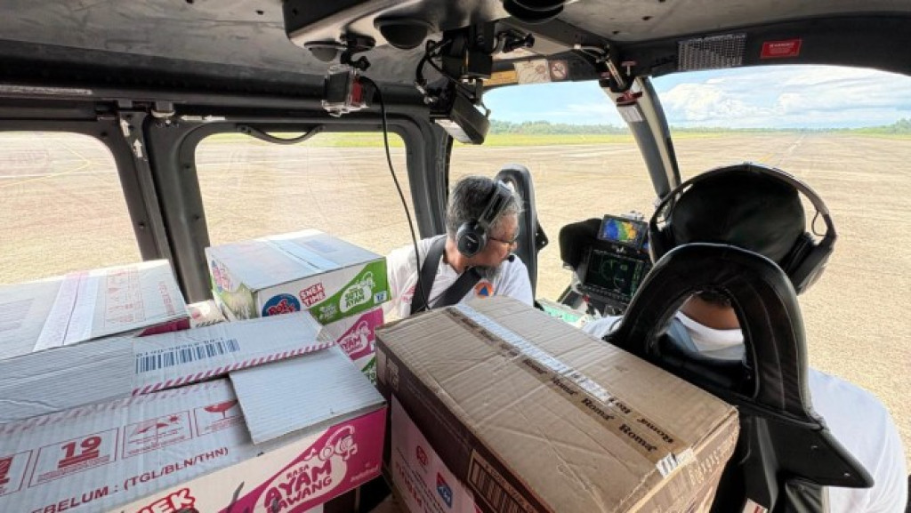 Akses Terputus, Pemerintah Kirim Bantuan Lewat Udara untuk Ribuan Pengungsi di Sumbar
