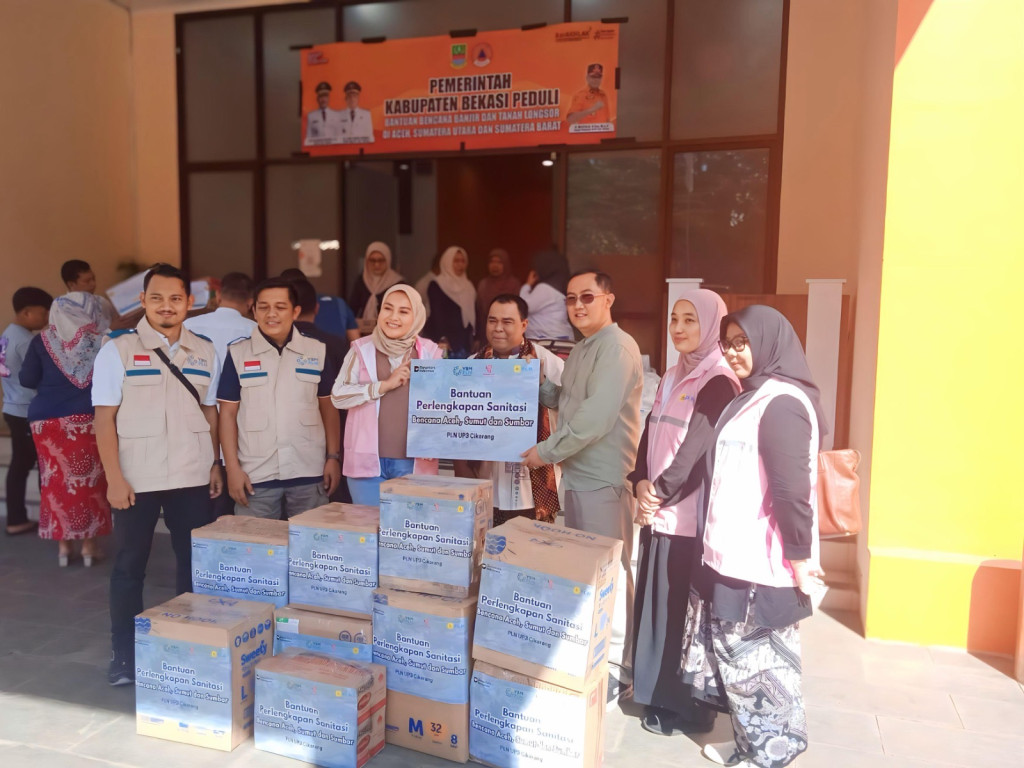 Aksi Peduli Aceh dan Sumatera, Srikandi PLN Cikarang Salurkan Ratusan Bantuan