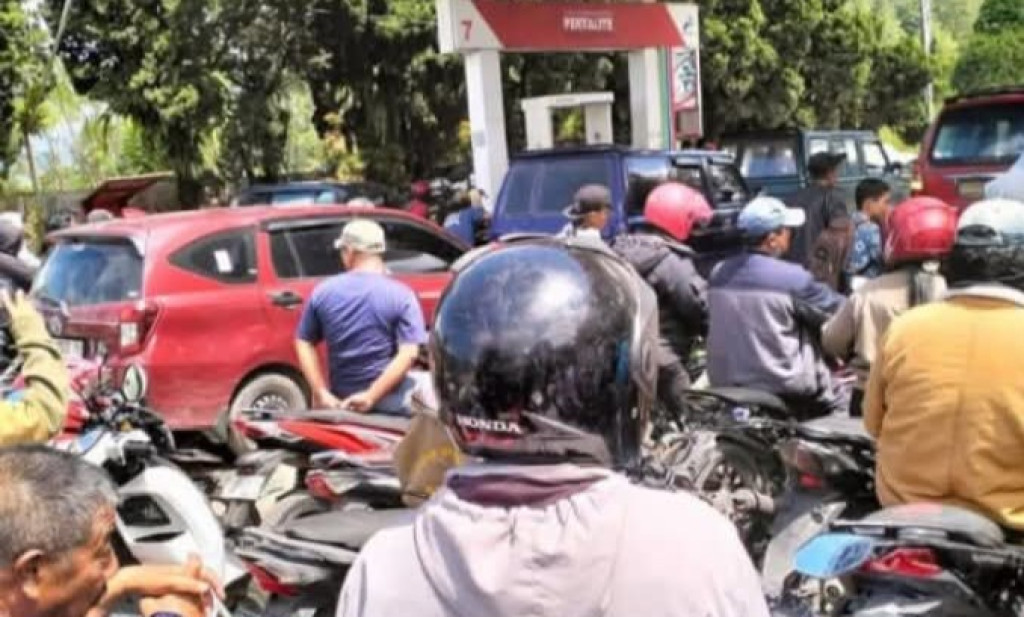 Antrian Panjang BBM Terus Terjadi, Pemkab Dairi Surati Pertamina Minta Tambahan Kuota