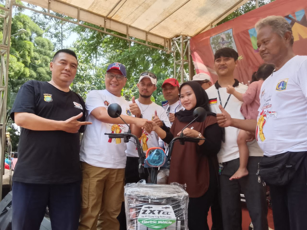 Antusiasme Warga Warnai Fun Walk PWI Jakut, Peserta Bawa Pulang Sepeda Listrik