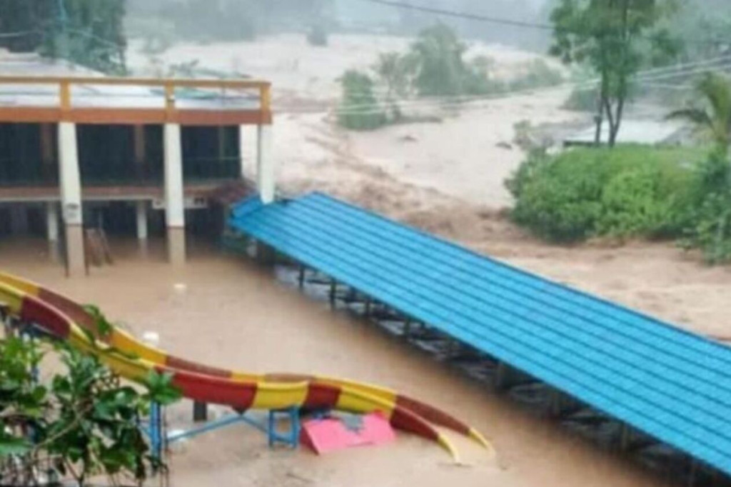 Banjir Akibat Hujan Lebat Rendam Ratusan Rumah dan Rusak Fasilitas Umum di Beberapa Pulau Jawa