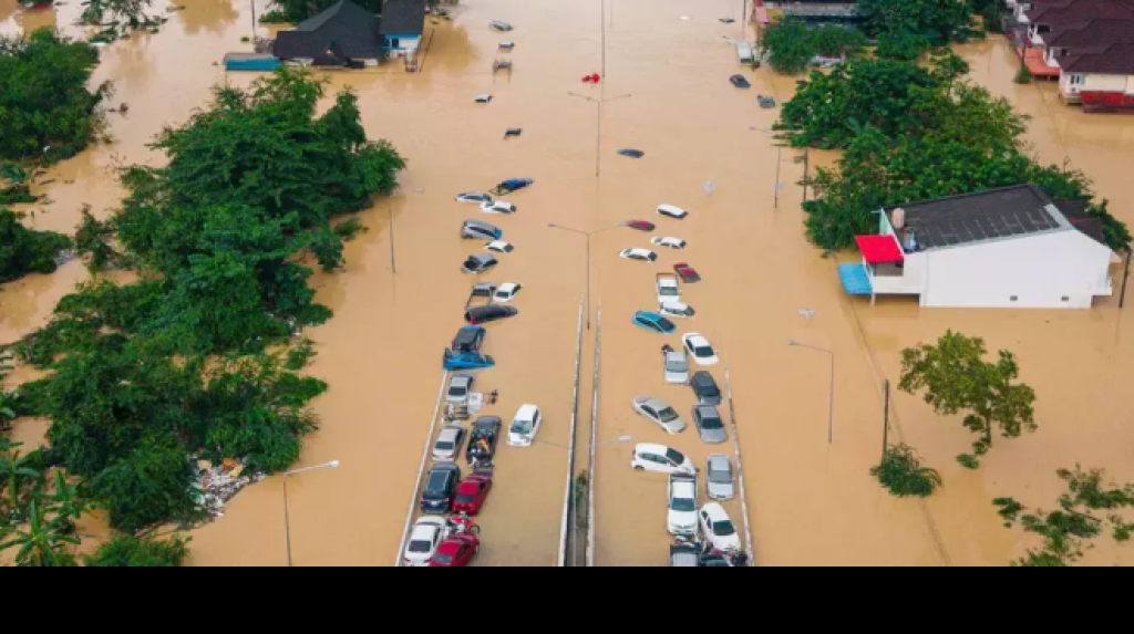 Banjir Melanda Para Korban Jarah Toko dan Swalayan, Tentara Turun Tangan