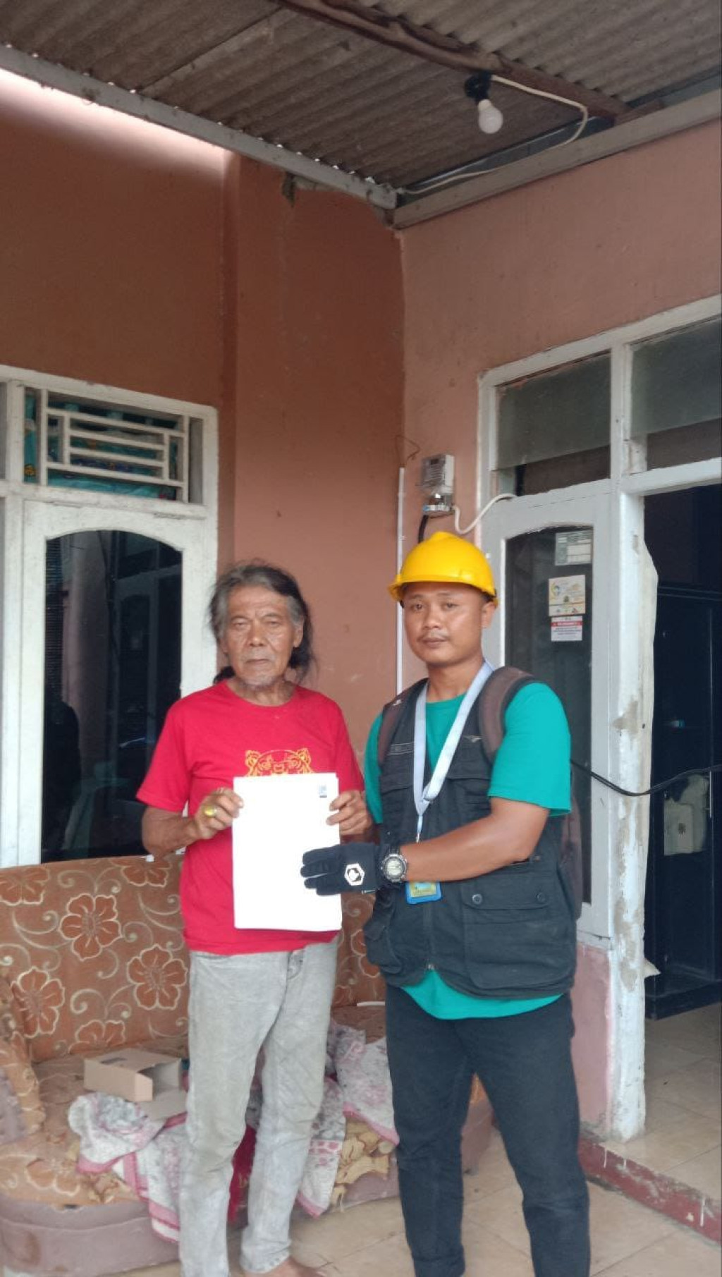 Bantu Wujudkan Pemerataan Listrik Untuk Rakyat, ULP Cijawura Bantu Wujudkan Mimpi Upi Warga di Cijawura