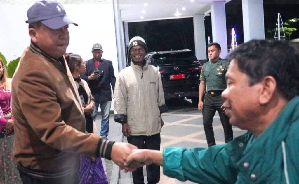 Berhasil Dievakuasi, 24 Orang Serayan GBKP Lingga Julu Tiba di Kantor Bupati Karo.