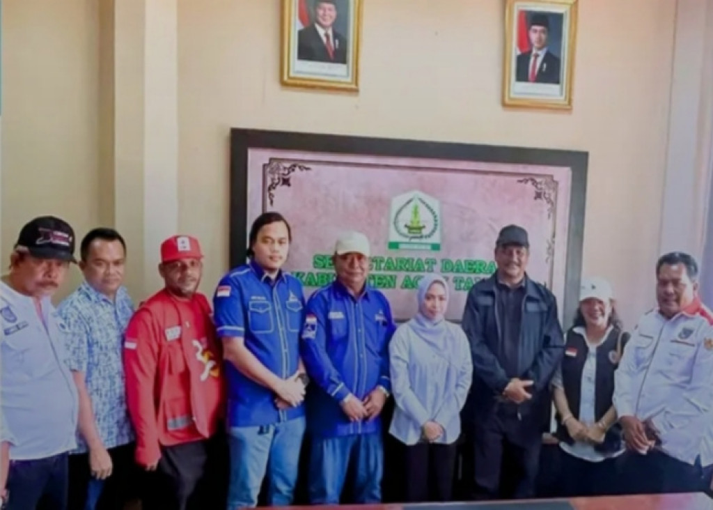 Bupati Labuhanbatu Tinjau Pengungsian dan Serahkan Bantuan di Aceh Tamiang