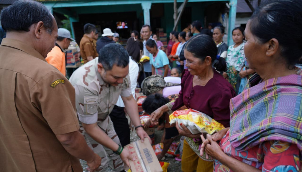 Bupati Pakpak Bharat Salurkan Bantuan Gubsu di Desa Simerpara dan Majanggut II