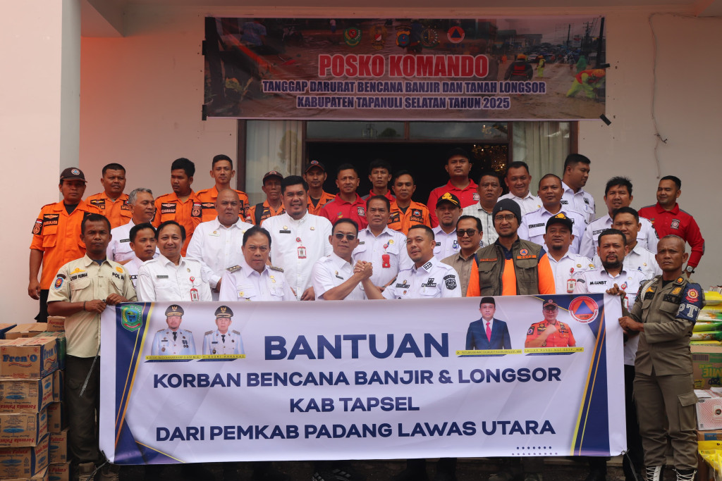 Bupati Paluta Haji Obon Antar Langsung Bantuan Bencana Alam di Kabupaten Tapsel