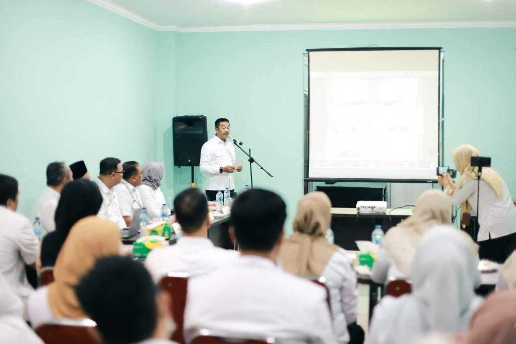 Bupati Saipullah Sebut Tidak Boleh Ada Tenaga Kesehatan yang Enggan Tingkatkan Pendidikan
