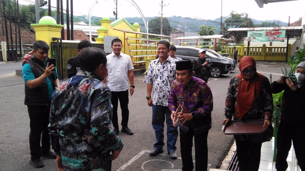 Bupati Sumedang Dony Ahmad Munir Bersama Asda Administrasi Lakukan Pembinaan SAKIP di Dinas Pertanian dan Ketahanan Pangan Kabupaten Sumedang