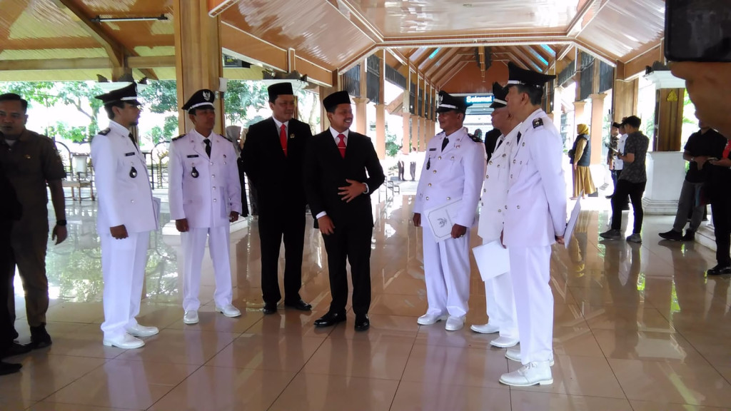 Bupati Sumedang Lantik 4 Kepala Desa dan 1 Penjabat Kepala Desa di Pendopo PPS