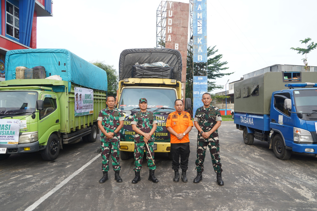 Danrem 042/Gapu Lepas Bantuan Sosial untuk Korban Bencana Sumatera Barat