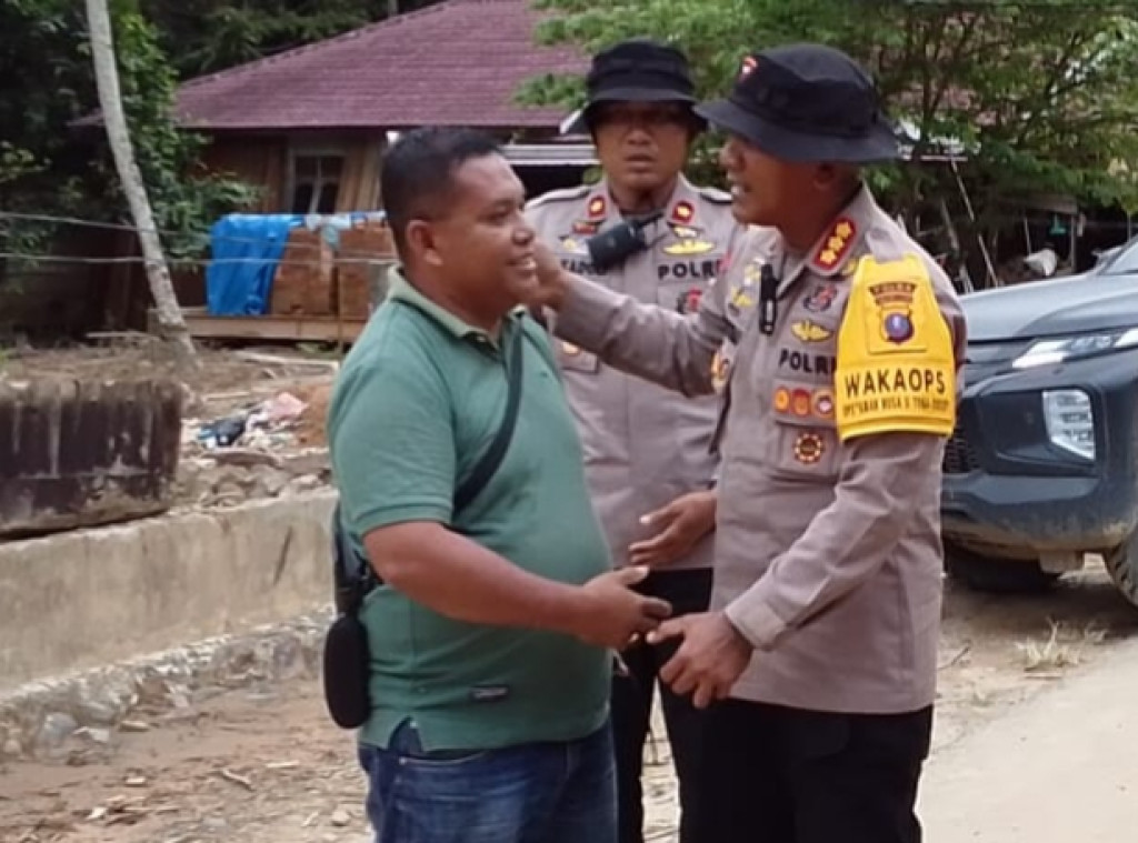Dansat Brimob Polda Sumut Kunjungi Parjalihotan, Aksi Nyata Ganti Jembatan Putus dan Rancang Jembatan Alternatif