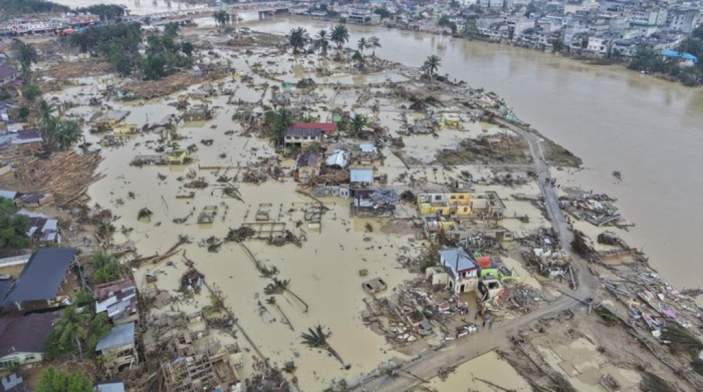 Di Balik Banjir Sumatra, Raja Juli Ungkap Ada Kerusakan Lingkungan