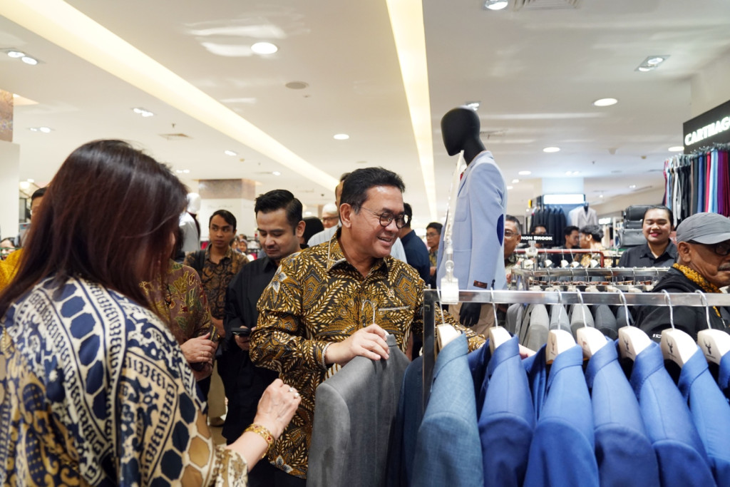 Dorong Konsumsi Dalam Negeri Jelang Akhir Tahun, Mendag Buka Program Belanja BINA Great Sale 2025