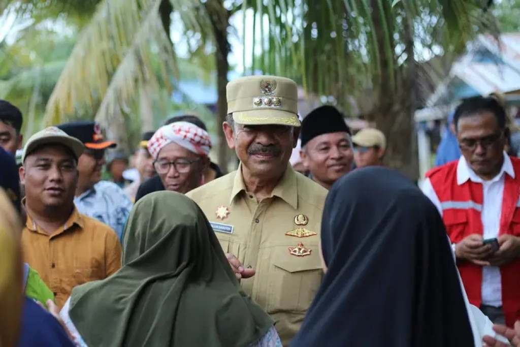 Empat Jam Melawan Arus, Bupati Tiba di Sulangaling dan Mengucap Maaf pada Warga