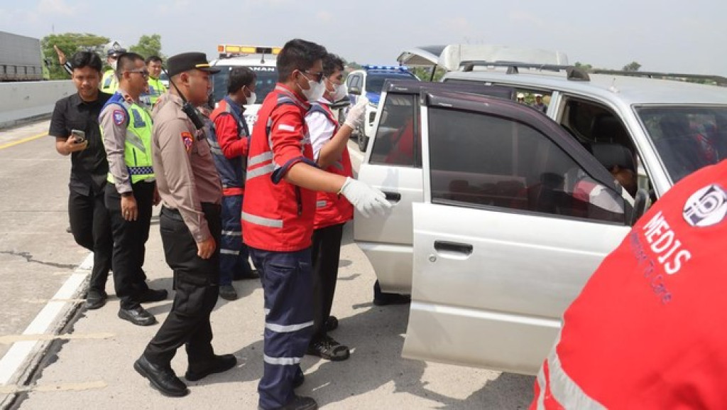 Empat Korban Tewas Dalam Mobil di Tol Pejagan-Pemalang Diduga Keracunan Gas