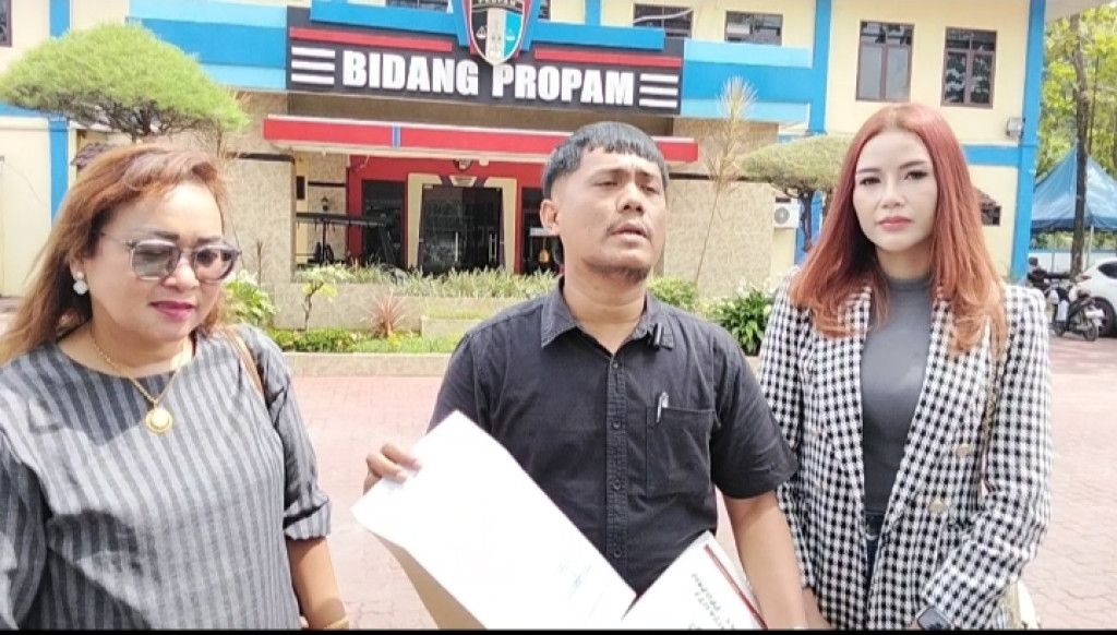 Feni Fifiyanti Didampingi Kuasa Hukumnya Laporkan Oknum Penyidik Polsek Medan Baru ke Propam