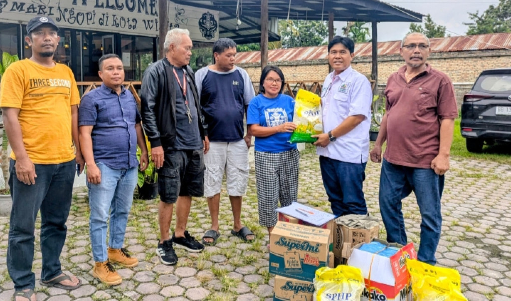 Fernando Tanggang: Bukan Sekadar Meliput, Jurnalis Samosir Bergerak Kumpulkan Donasi Bantu Korban Bencana  Sumut