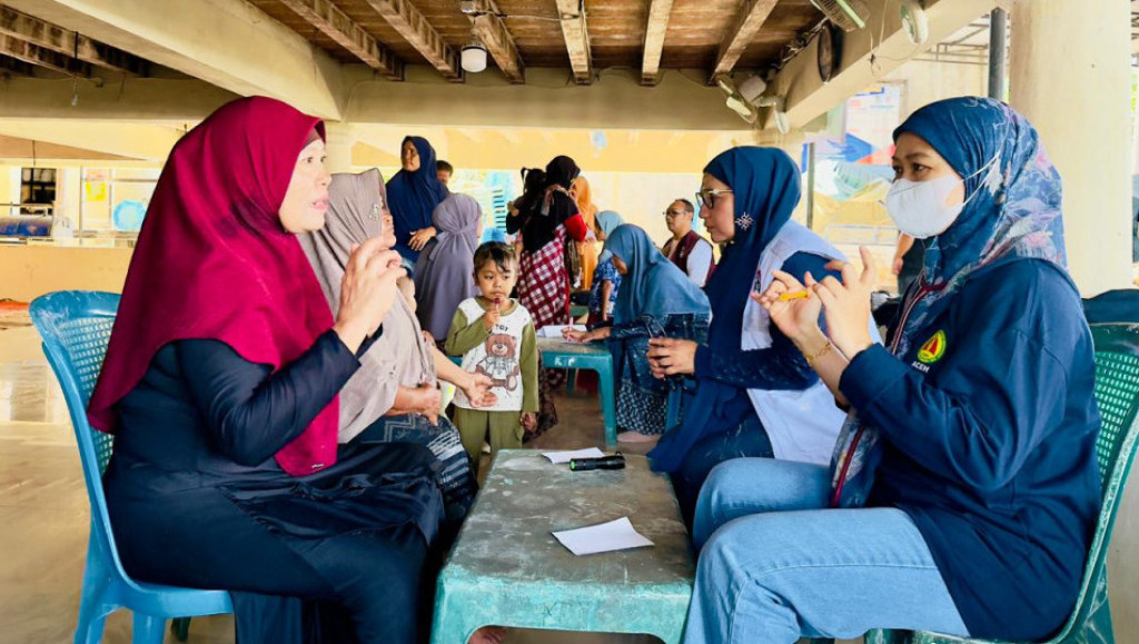 FK Unimal Buka Posko Kesehatan untuk Warga Terdampak Banjir Bandang di Desa Keutapang