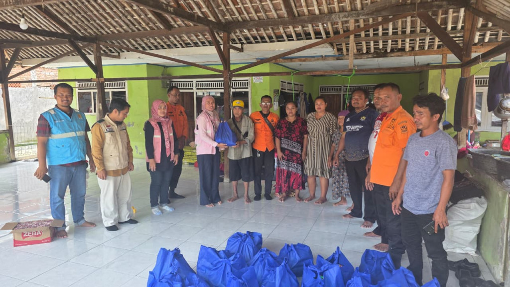 Gerak Sigap Srikandi PLN, GM UID Jabar Apresiasi Aksi Cepat Tanggap untuk Korban Banjir Karangligar