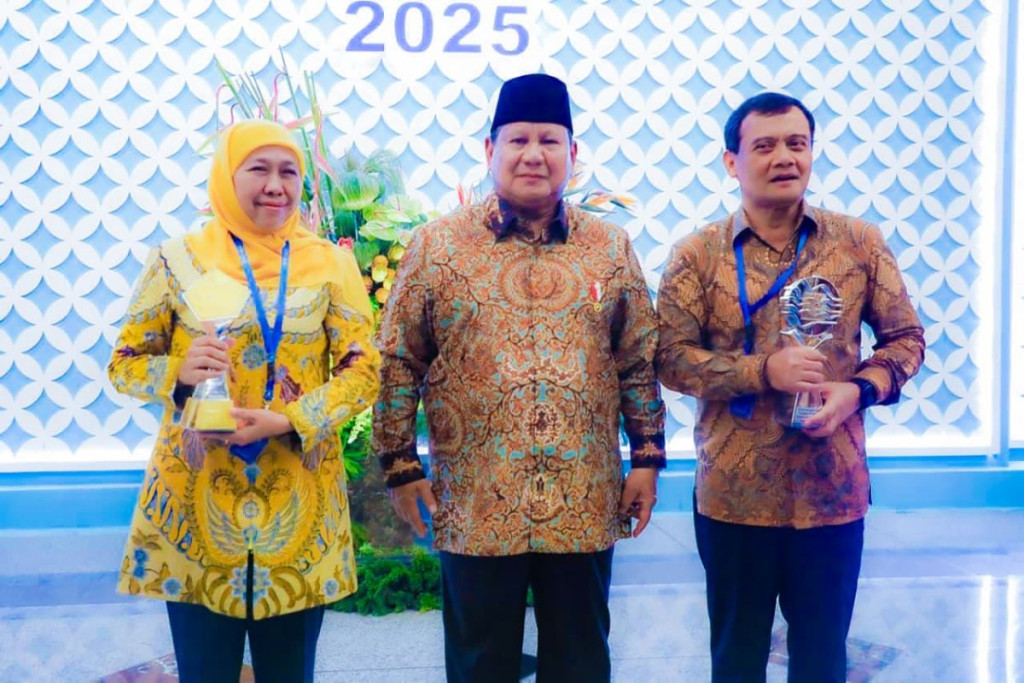 Gubernur Jatim Khofifah Raih Penghargaan TP2DD Kawasan Jawa-Bali BI