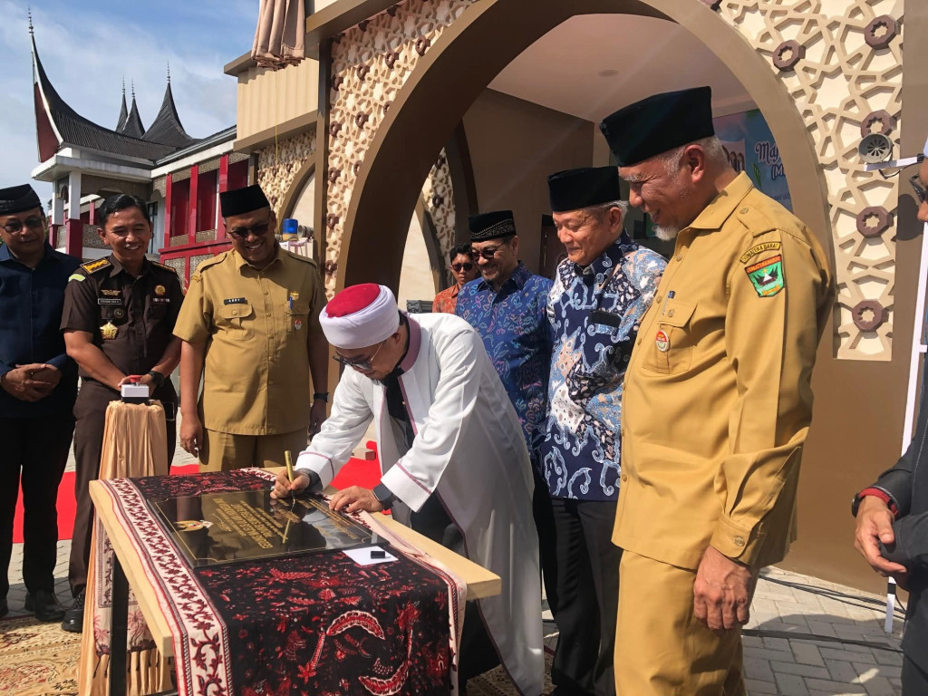 Gubernur Mahyeldi Resmikan Gedung Baru MUI Sumbar, Perkuat Peran Ulama sebagai Penjaga Moral Umat
