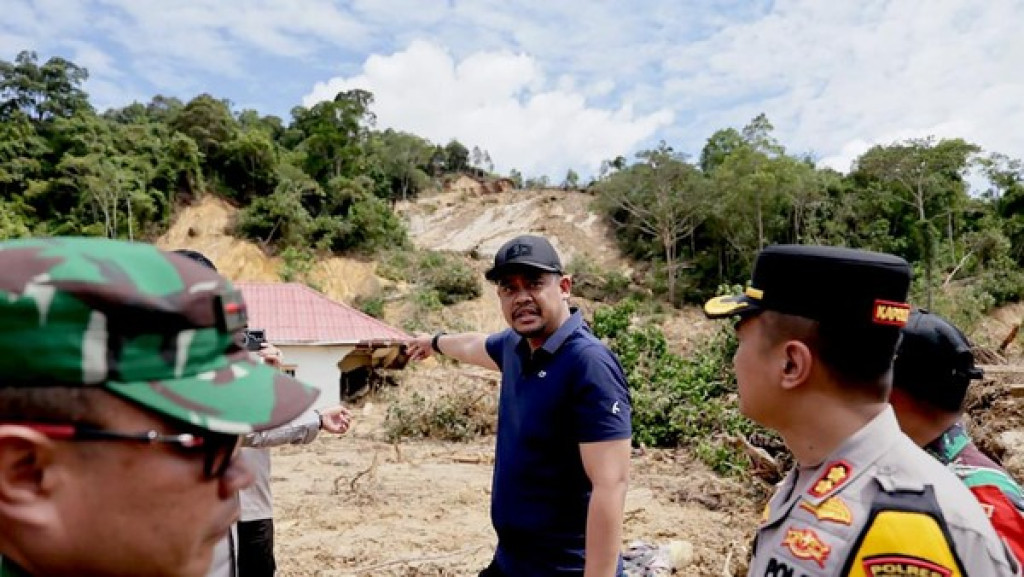 Gubernur Sumut Bobby Nasution Pastikan 10 Desa Tapteng Masih Terisolasi Banjir