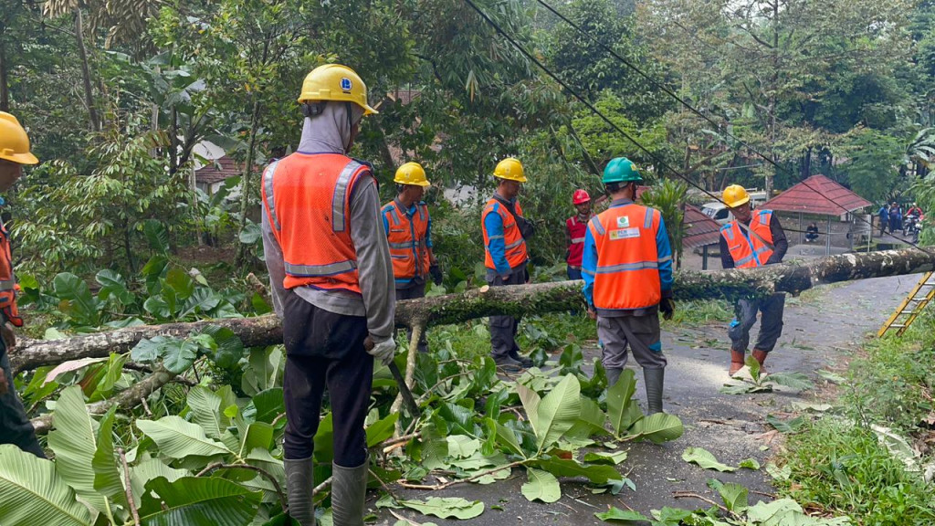 Hadapi Cuaca Ekstrem, PLN Lakukan Langkah Preventif dan Imbau Keselamatan Warga